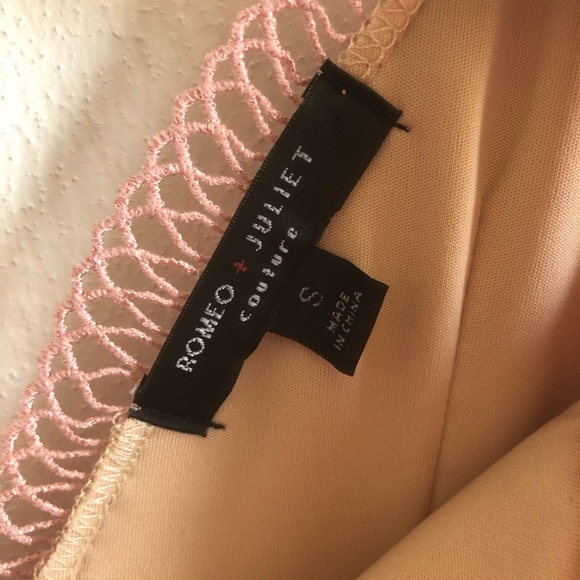 Romeo & Juliet Couture Double-V Lace Midi Dress - Picture 13 of 13